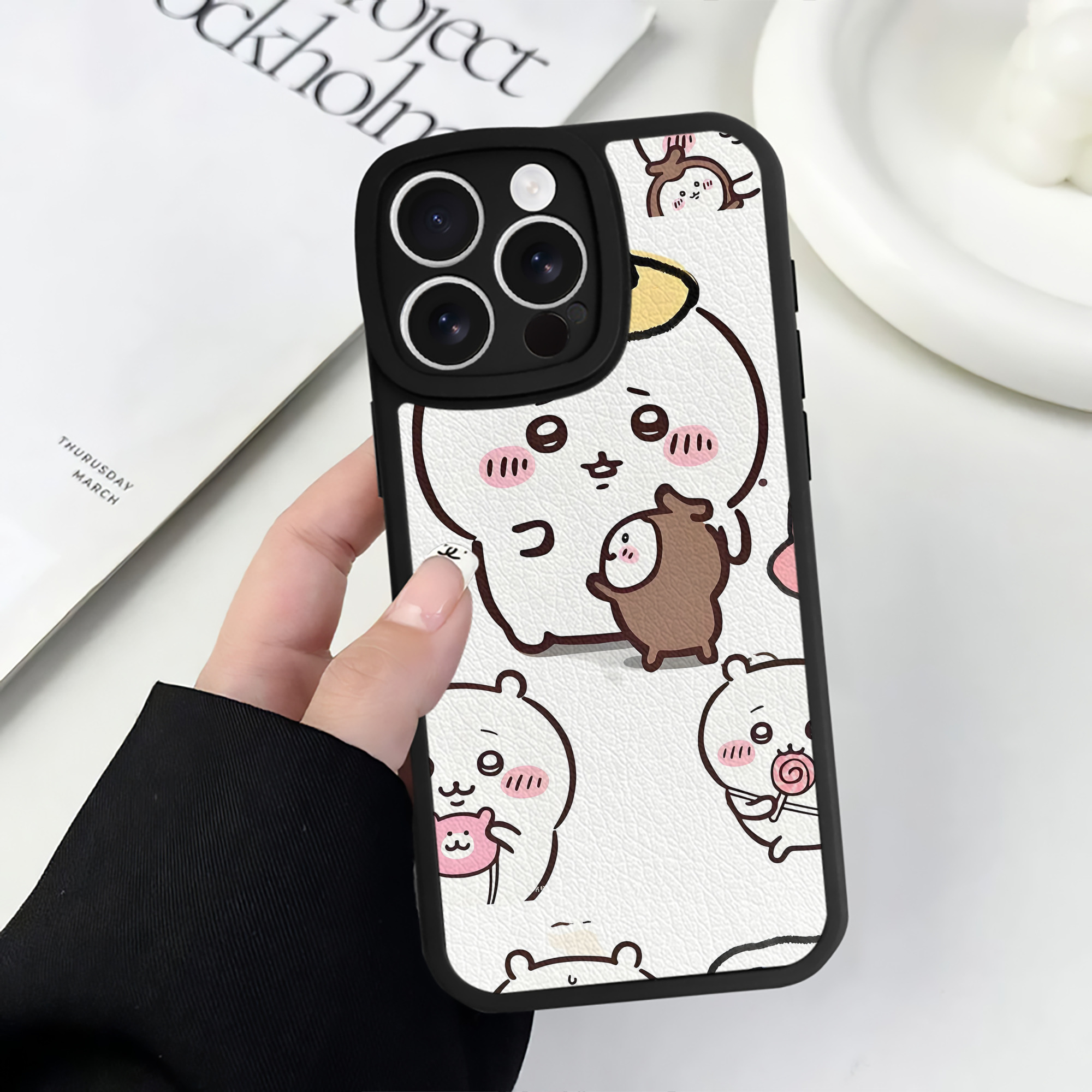 （画像用） ちいかわ Chii-kawa 【iPhone 16シリーズ対応】シリコンスマホケース（レザー調） 材質：シリコン